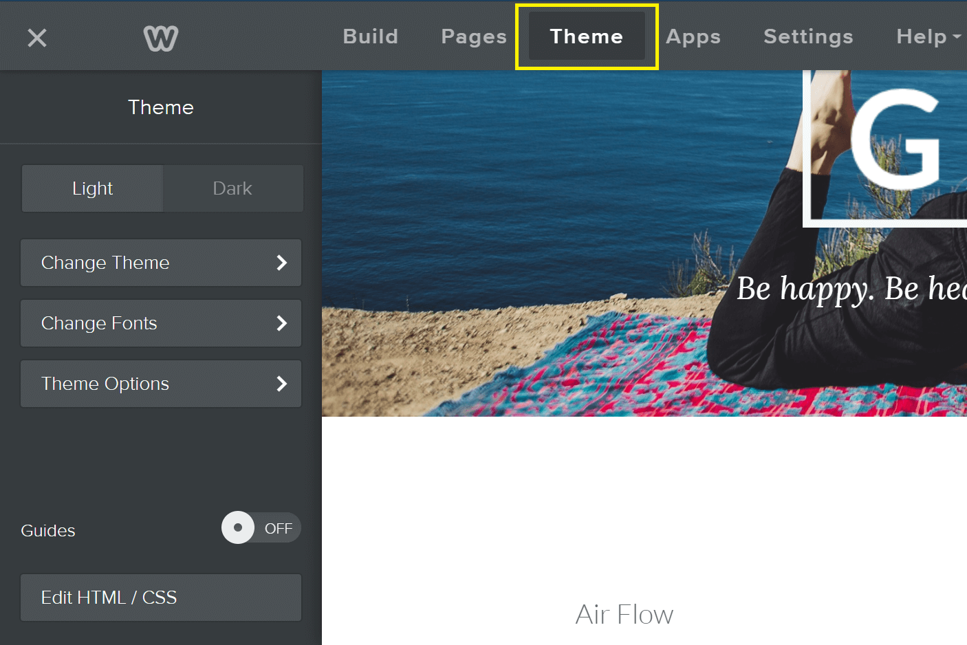 Tampilan dekat editor tema Weebly, dengan tab disorot di atas.