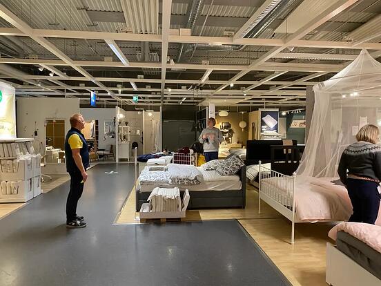 contoh pemasaran pengalaman: menginap di ikea