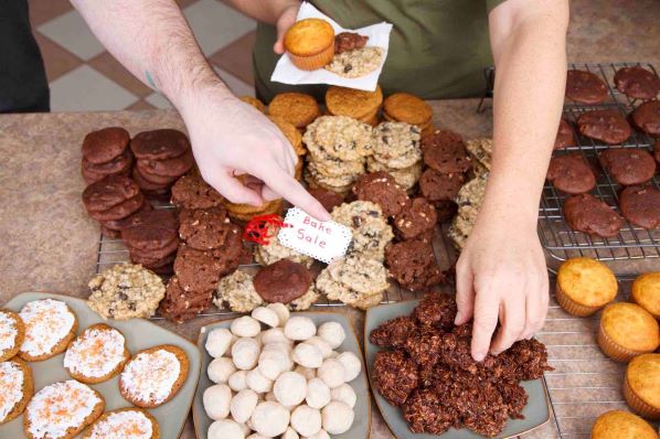 penggalangan dana liburan dengan bakesale 