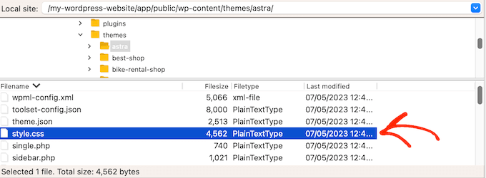 Membuka file style.css tema WordPress menggunakan klien FTP